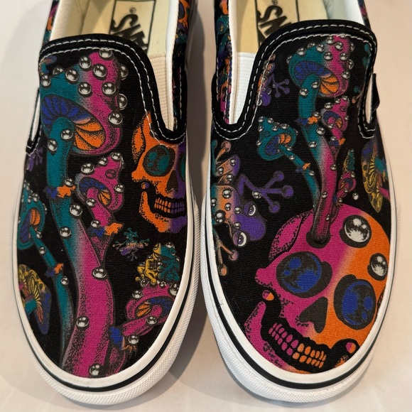 VANS•NEW•CLASSIC SLIP-ONS•TRIPPY DRIP•SKELTON•HALLOWEEN•WOMENS 7 / MENS 5.5 - Picture 7 of 8